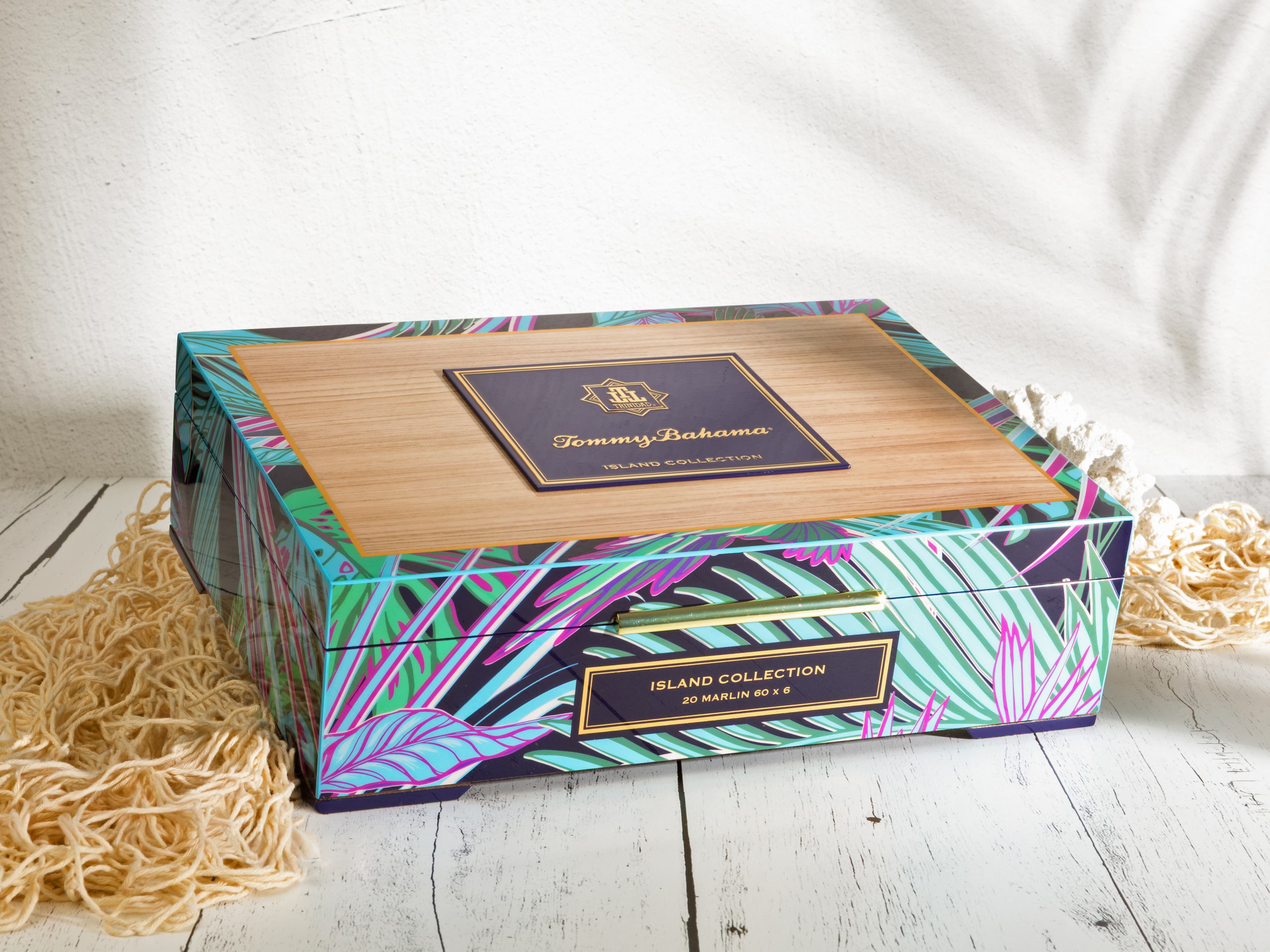Distinctive hand-illustrated Island Collection humidor box