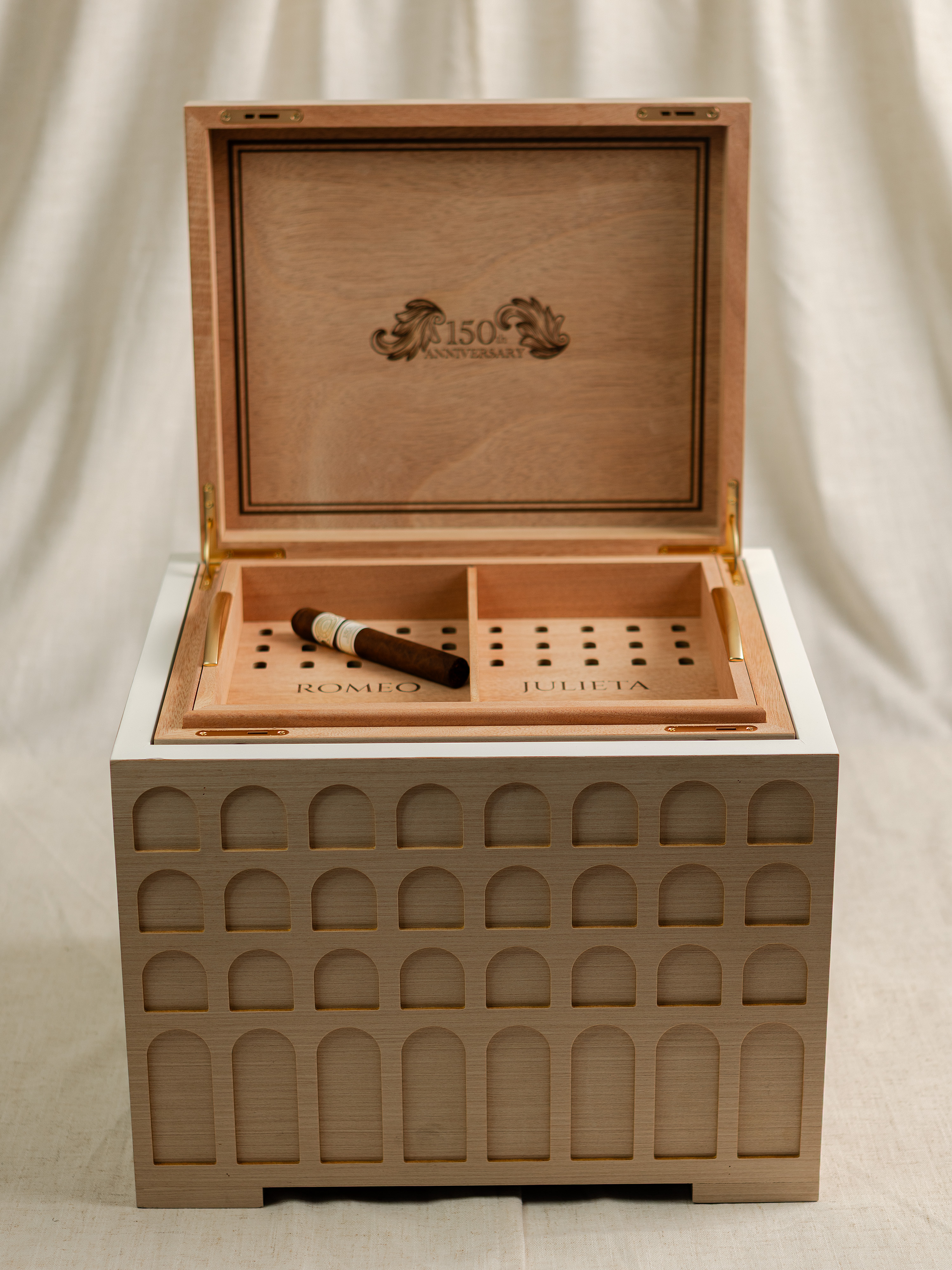 Romeo y Julieta 150th Anniversary Humidor