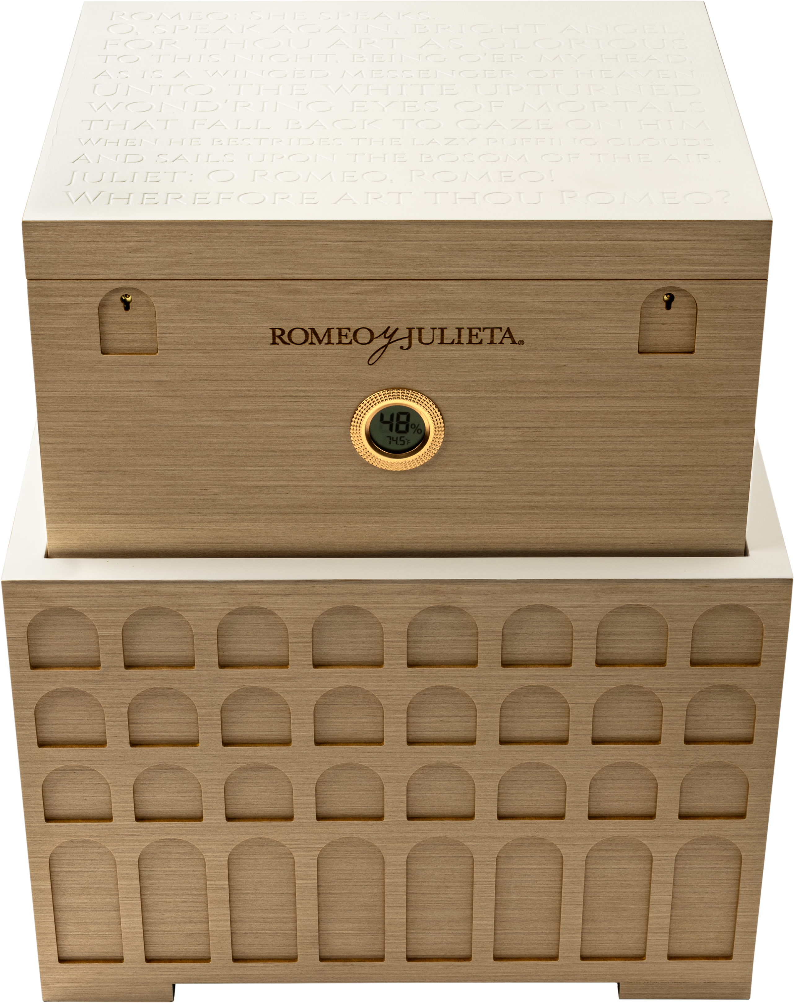 Romeo y Julieta 150th Anniversary Humidor — lid lifting